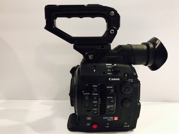 Canon C300 mk ii + Canon 24-70mm 2.8 + 2 Batteries