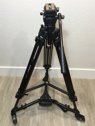 Rent A Magnus Vt 4000 Tripod With Fluid Head Dolly Pan Bar