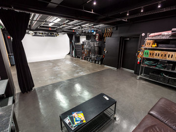 Rent: Cyclorama Studio in the Heart of Manhattan