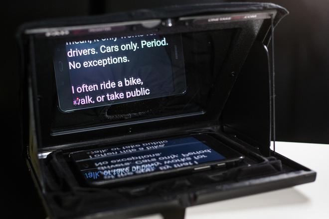 Rent A Pad Prompter Teleprompter Ipad Promptsmart App 15mm Rig Best Prices Sharegrid Los Angeles Ca