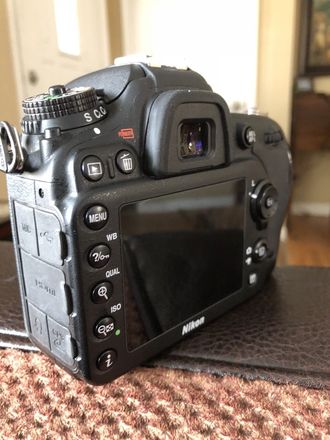 nikon d7100 body only 2 batteries and charger included