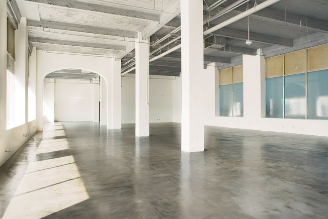 96 Civic Center Studios Terbaik