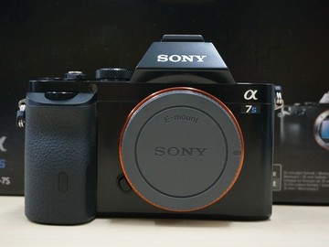 Rent: Sony a7s Body + Metabones converter to EF