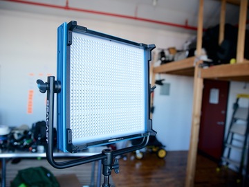 Dracast LED1000 Pro Bi-Color LED Light w/ V-Mount plate