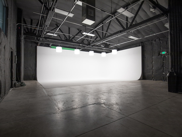 Stray Angel Green Screen/White Cyc Soundstage
