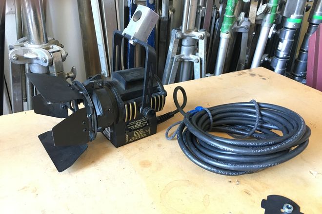 Rent A Ltm Pepper 100 Watt W Barn Doors Best Prices Sharegrid