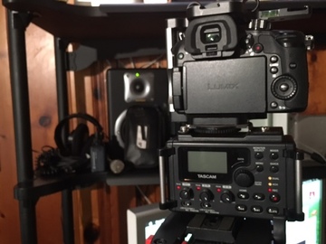 Rent: Tascam 60D with rechargeable USB battery