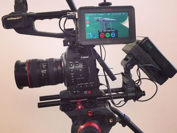 Canon C100 package