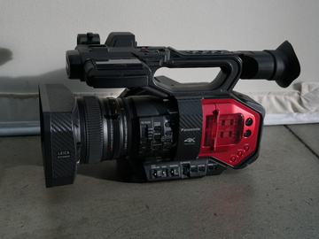 Panasonic AG-DVX200 4K Handheld Camcorder Kit