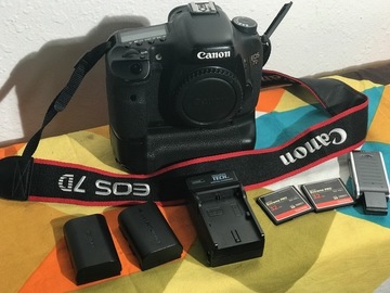 Canon 7D (Body Only) with Batteries, Media, Battery Grip