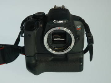 Rent: Canon EOS T4i Battery Grip, EF-S18-55mm 1:35-5.6 IS Lens