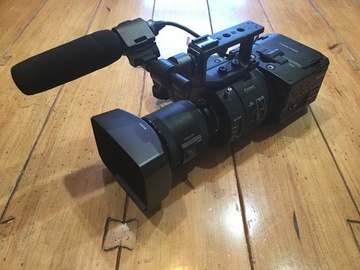 Rent: Sony FS700 with 18-200mm f/3.5-6.3 Servo Zoom Lens