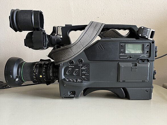 Axxles さん )SONY BETACAM SP PVW-2800
