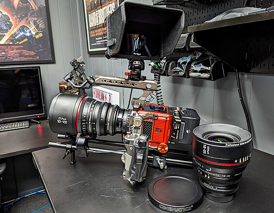 RED KOMODO 6K＋smallHD RED対応モニター付【即撮セット】 Rent a RED Komodo 6K Digital Cinema Camera - Ready-to-Shoot