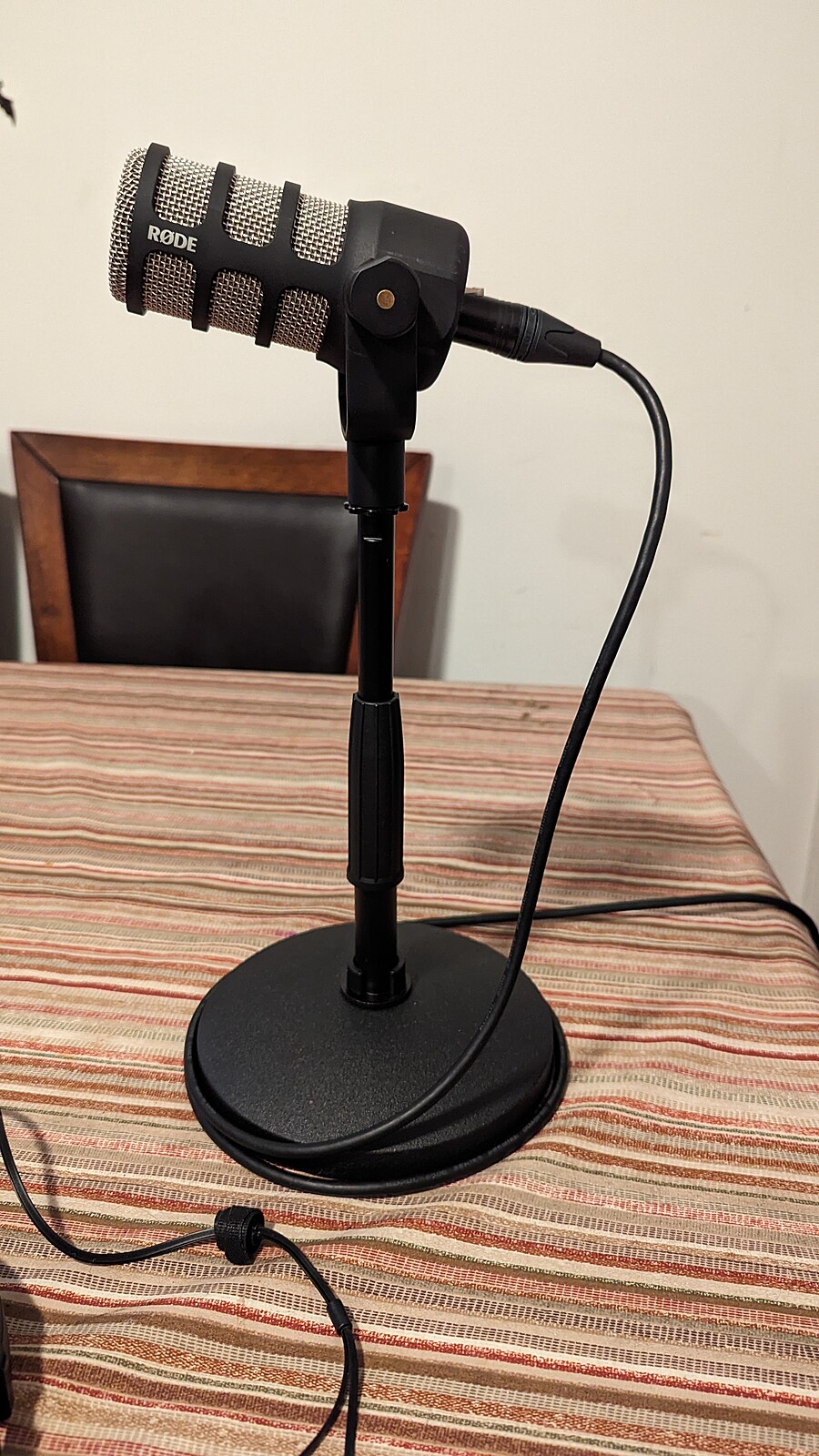 Rent a Rode PodMic with Tabletop stand, Best Prices | ShareGrid