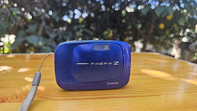 Rent a Fujifilm FinePix Z37 10MP Digital Camera Blue w