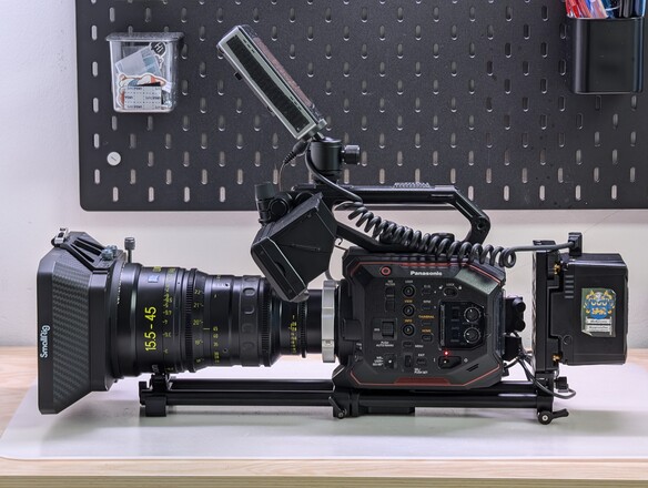 Panasonic AU-EVA1 EF-S 17-55f2.8セットlumix 8 Lowest Priced Panasonic AU-EVA1 Compact 5.7K Super 35mm