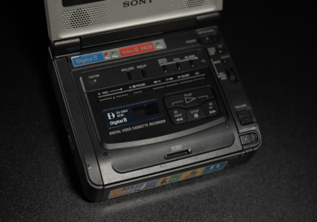 ビデオカメラ SONY VIDEOWALKMAN GV-D800 Amazon.com : Sony GVD800 Video Walkman : Home Audio Video