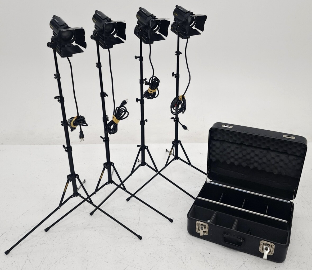 Rent a Dedolight 4-Light Kit DLHM4-300, Best Prices | ShareGrid