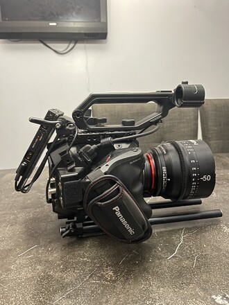Panasonic AU-EVA1 EF-S 17-55f2.8セットlumix パナソニックがAU-EVA1を発表 － $8,000以下のコンパクトな