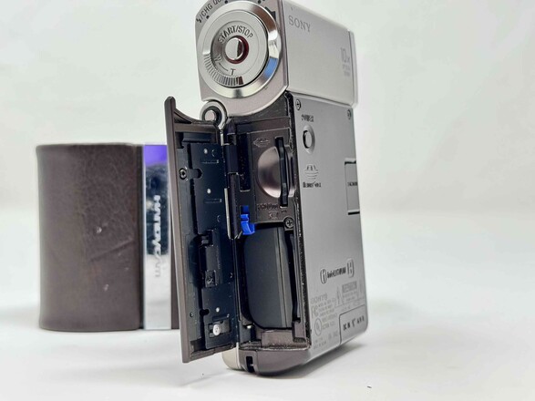 Rent a Sony HDR - TG1, Best Prices | ShareGrid New York, NY