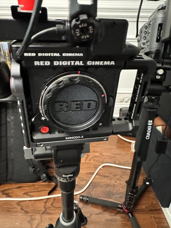 独特の素材 For Sale: RED Komodo-X Production Package | ShareGrid ビデオカメラ