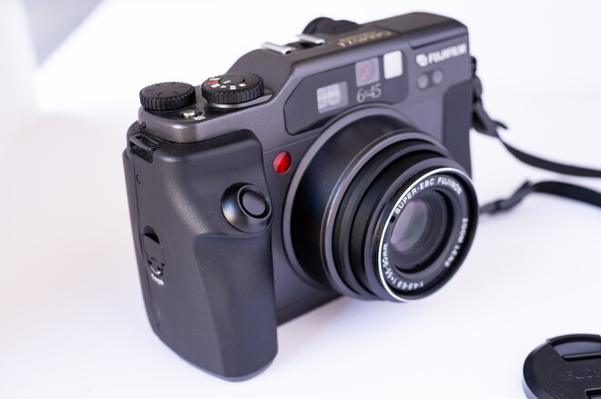 FUJIFILM GA645Zi Professional　BLACK Camera Geekery: Fujifilm GA645Zi - Japan Camera Hunter