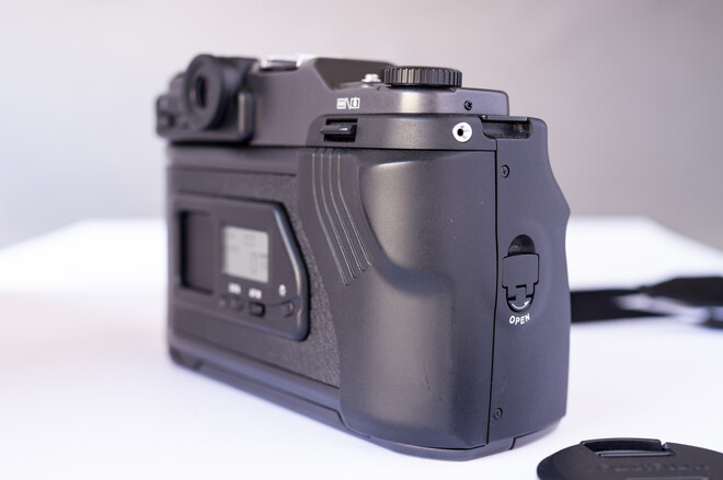 FUJIFILM GA645Zi Professional　BLACK Camera Geekery: Fujifilm GA645Zi - Japan Camera Hunter