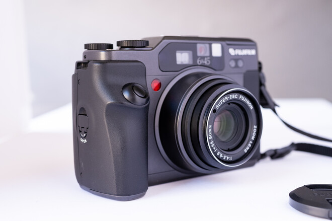 FUJIFILM GA645Zi Professional　BLACK Camera Geekery: Fujifilm GA645Zi - Japan Camera Hunter