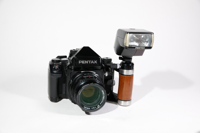 Rent a Pentax 67II Wooden Grip, Best Prices | ShareGrid Los