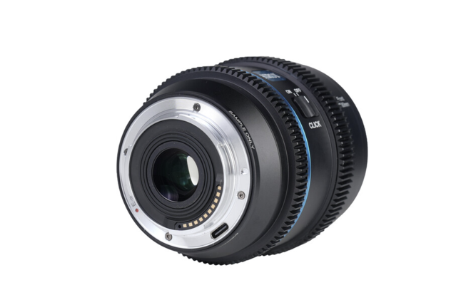 Rent a Sirui 20mm T1.8 1.33x S35 AF (MFT mount, Blue Flares