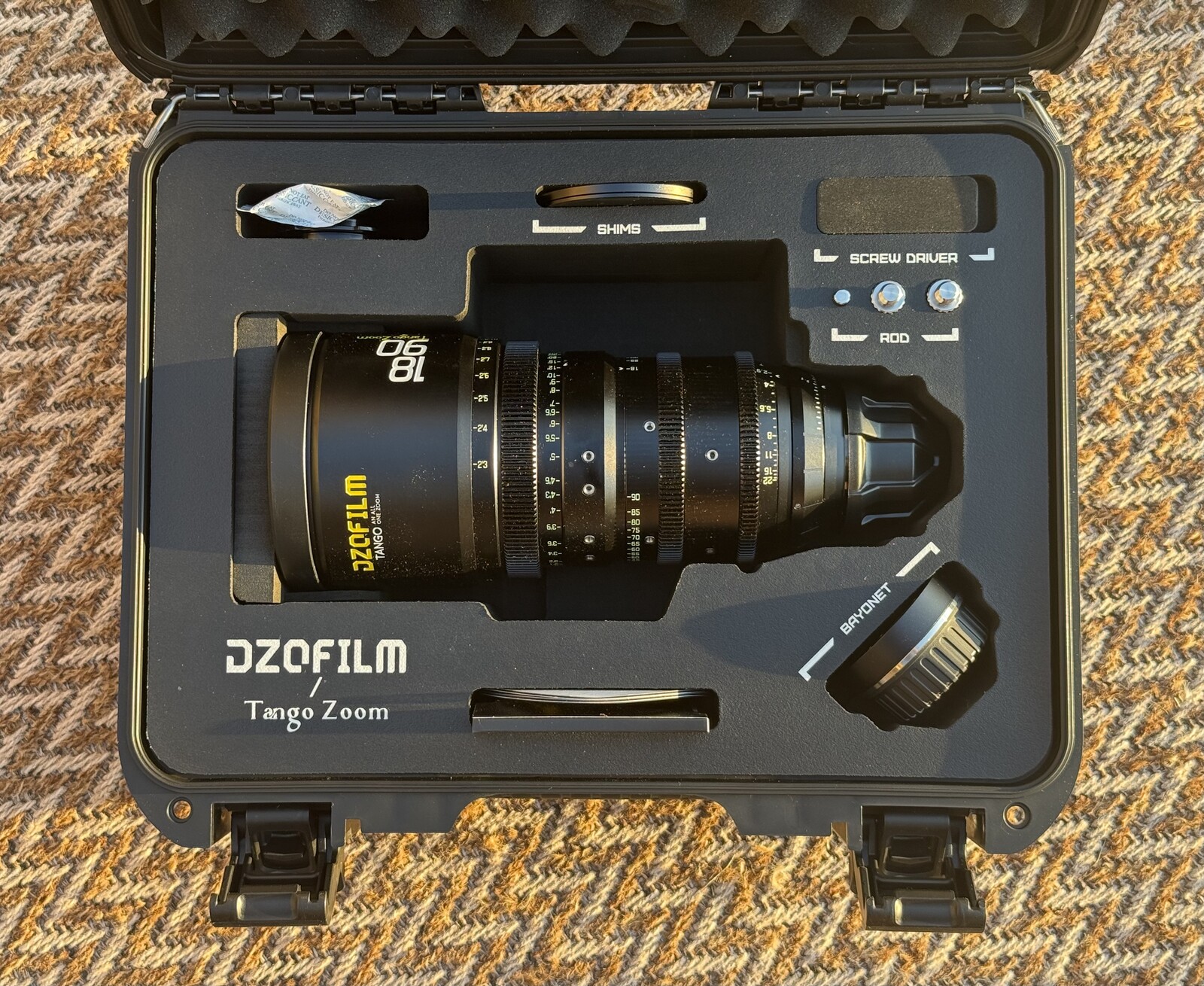 Rent a DZOFilm Tango 18-90mm T2.9 S35 Zoom Lens (ARRI PL & Canon