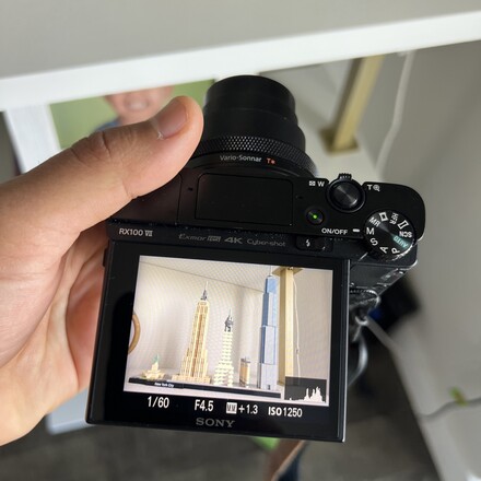 Rent a Sony RX100 VII Digital Camera, Best Prices | ShareGrid