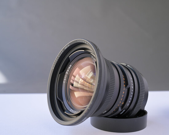 For Sale: Hasselblad CF 40mm F/4.0 T* Carl Zeiss Distagon Lens