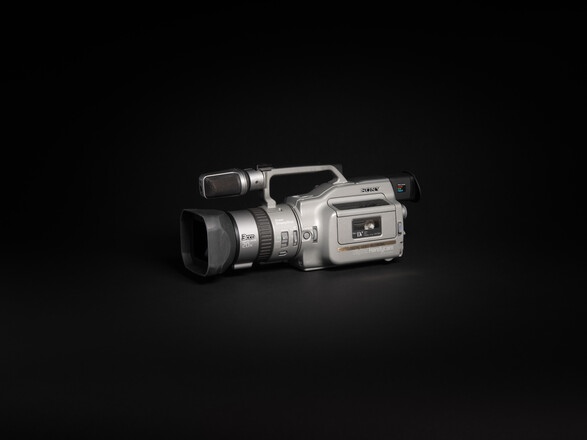 Rent a Sony DCR-VX1000 (MiniDv), Best Prices | ShareGrid Los