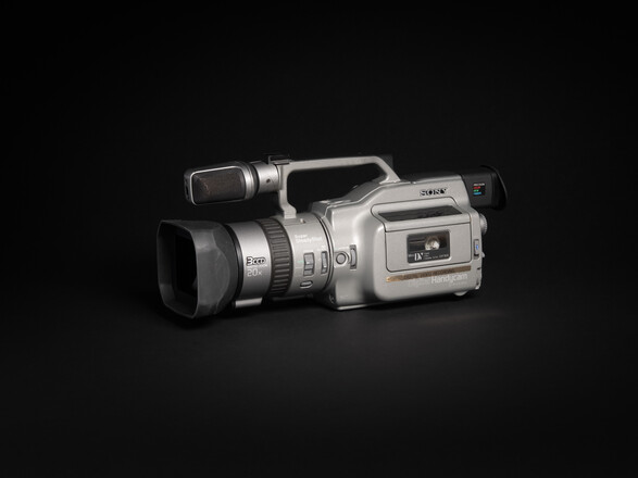 Rent a Sony DCR-VX1000 (MiniDv), Best Prices | ShareGrid Los