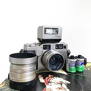 Rent a Contax G2 w/ 28 & 45+ 90mm Zeiss+ TLA 200 Flash and Strap