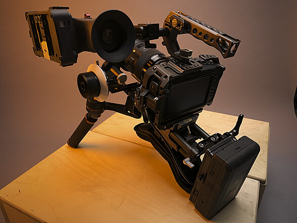 BMPCC 4K All you need: Lenses, Metabones, V-mounts, Shoulder Rig, Tripod,  etc.
