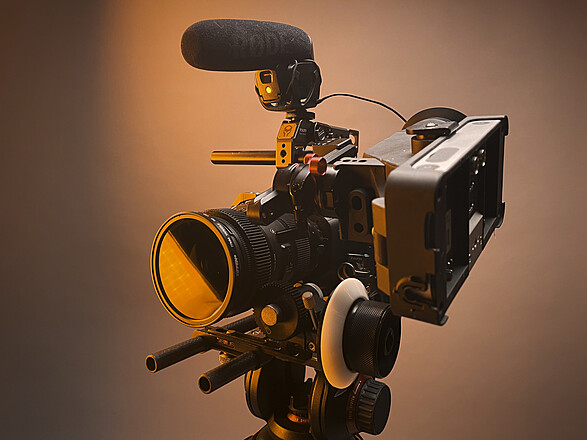 BMPCC 4K All you need: Lenses, Metabones, V-mounts, Shoulder Rig, Tripod,  etc.
