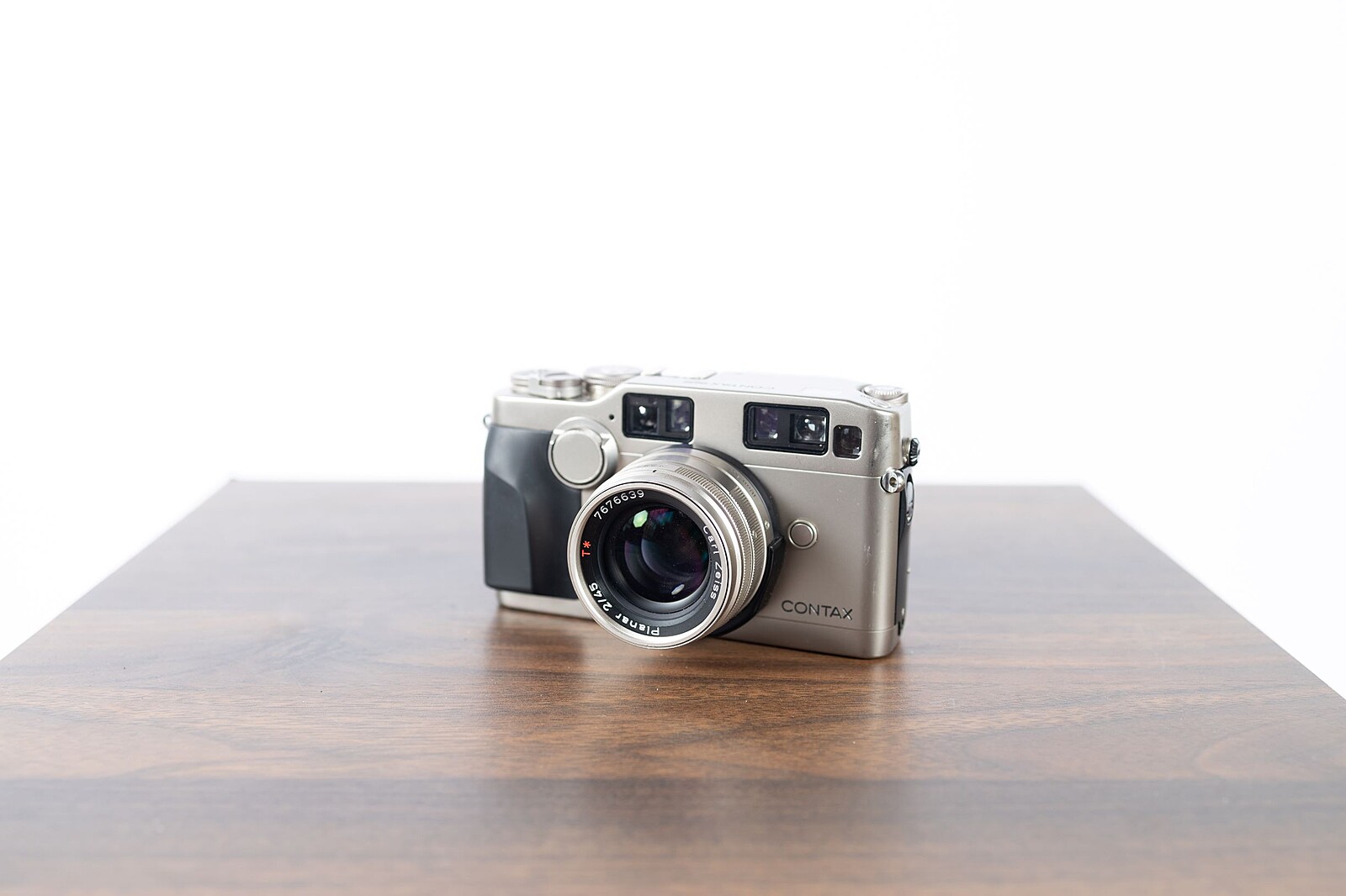 Rent a Contax G2 Film Camera w/45mm f/2, Best Prices | ShareGrid