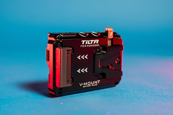 RED Komodo用 TILTA V-MOUNT バッテリーアダプター Tilta Dual Camera BP to V Mount Adapter Battery Plate Fit