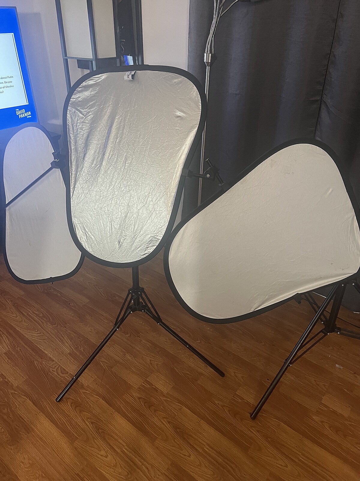 Rent a TriReflector and stand (Silver and White Panels), Best Prices