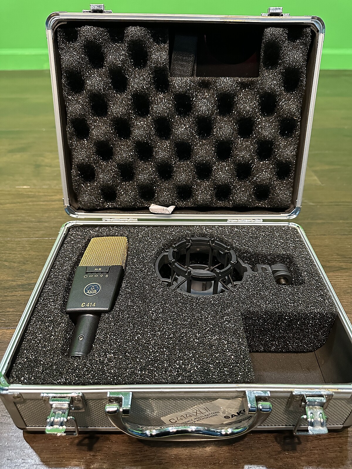 Rent a AKG C414 XLII Microphone ( Recording, Music